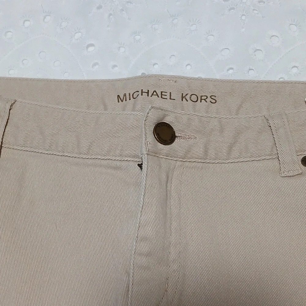 Tan Bermuda Shorts with Relaxed Fit and Flat‎ Front